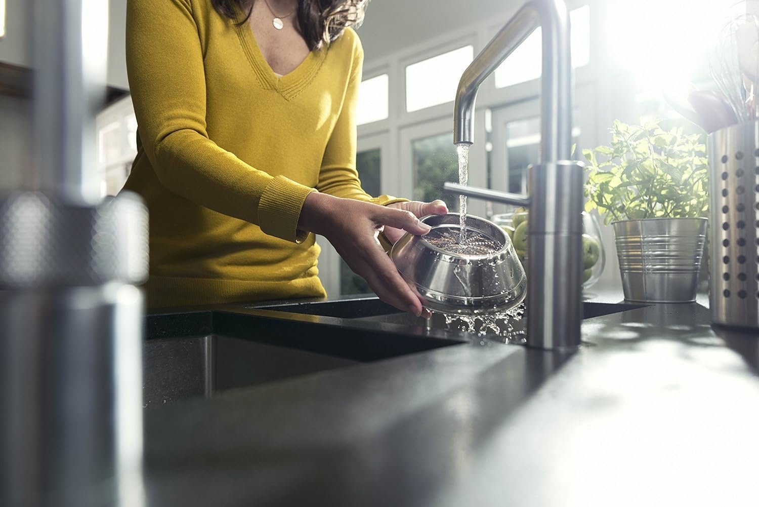 Philips 1200W Avance Collection Juicer, Black, 1Liters, HR1922/21, 2 Years Warranty – UAE Version